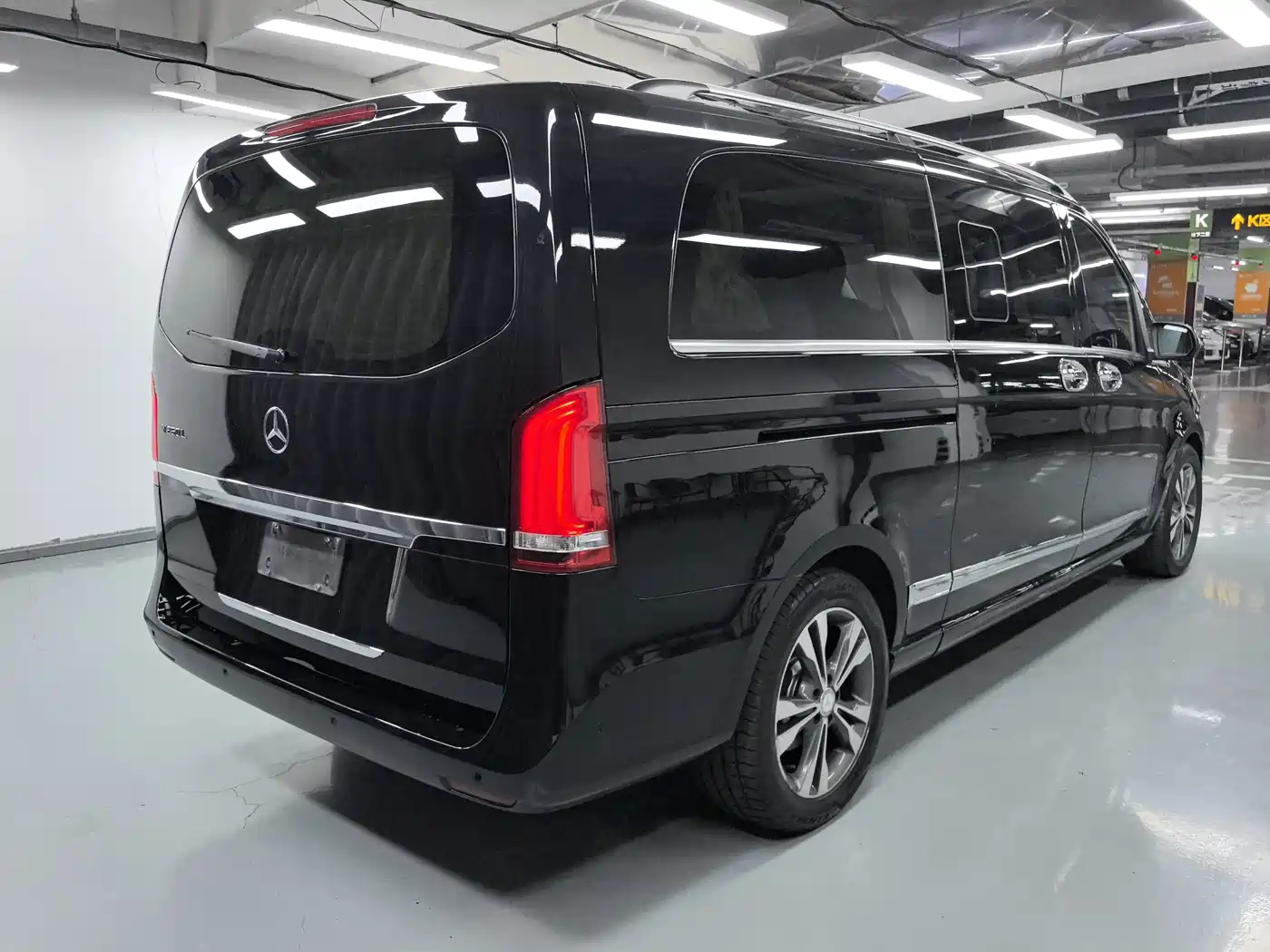Mercedes-Benz V-Class 2017 2016 V 260 L Premium Long