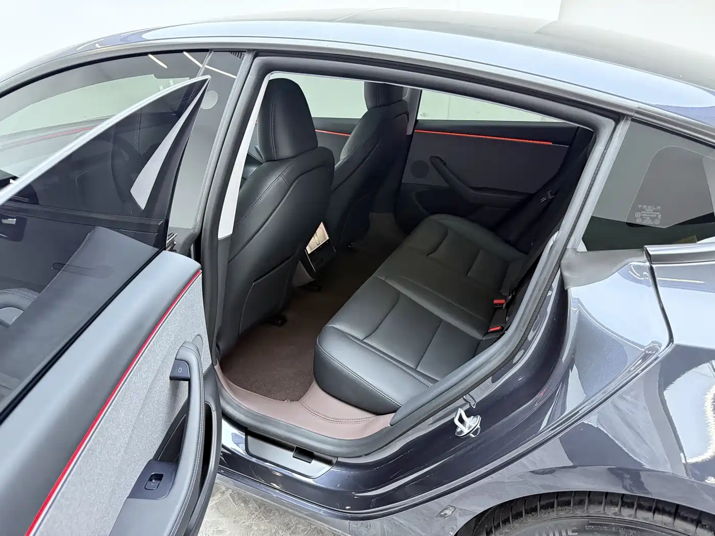 Tesla Model 3 2026 2025 Model Year Facelift Rear-Wheel Drive