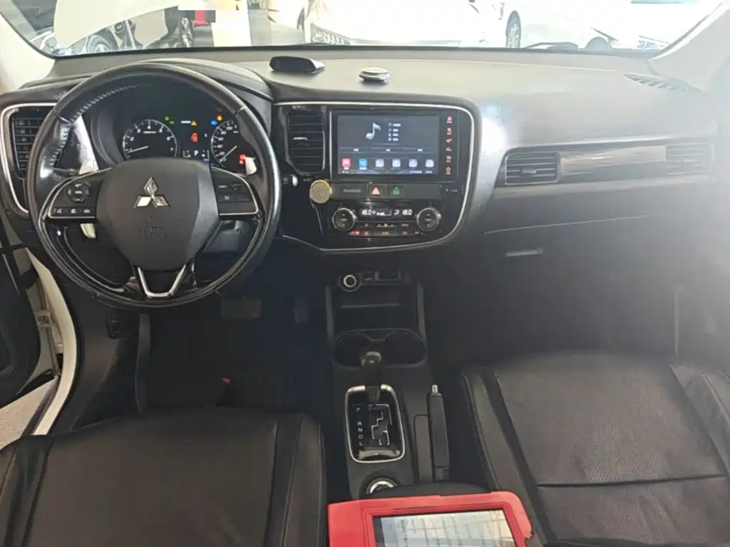 Mitsubishi Outlander 2017 2016 2.4L 4WD Elite Edition 5-seater
