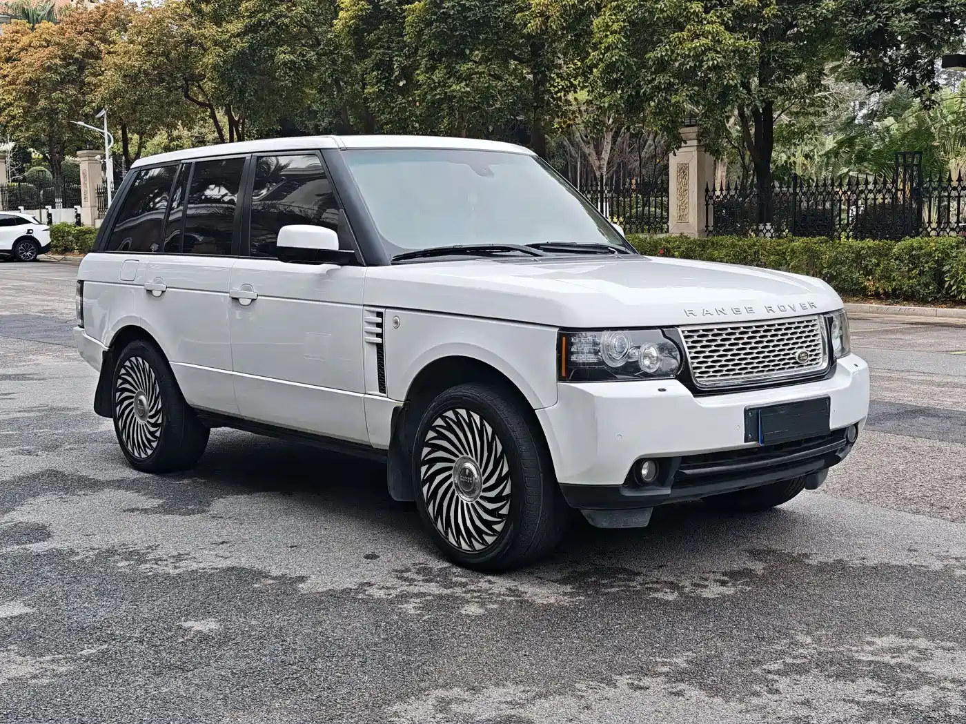 Land Rover Range Rover 2012 5.0 NA V8 фото 3