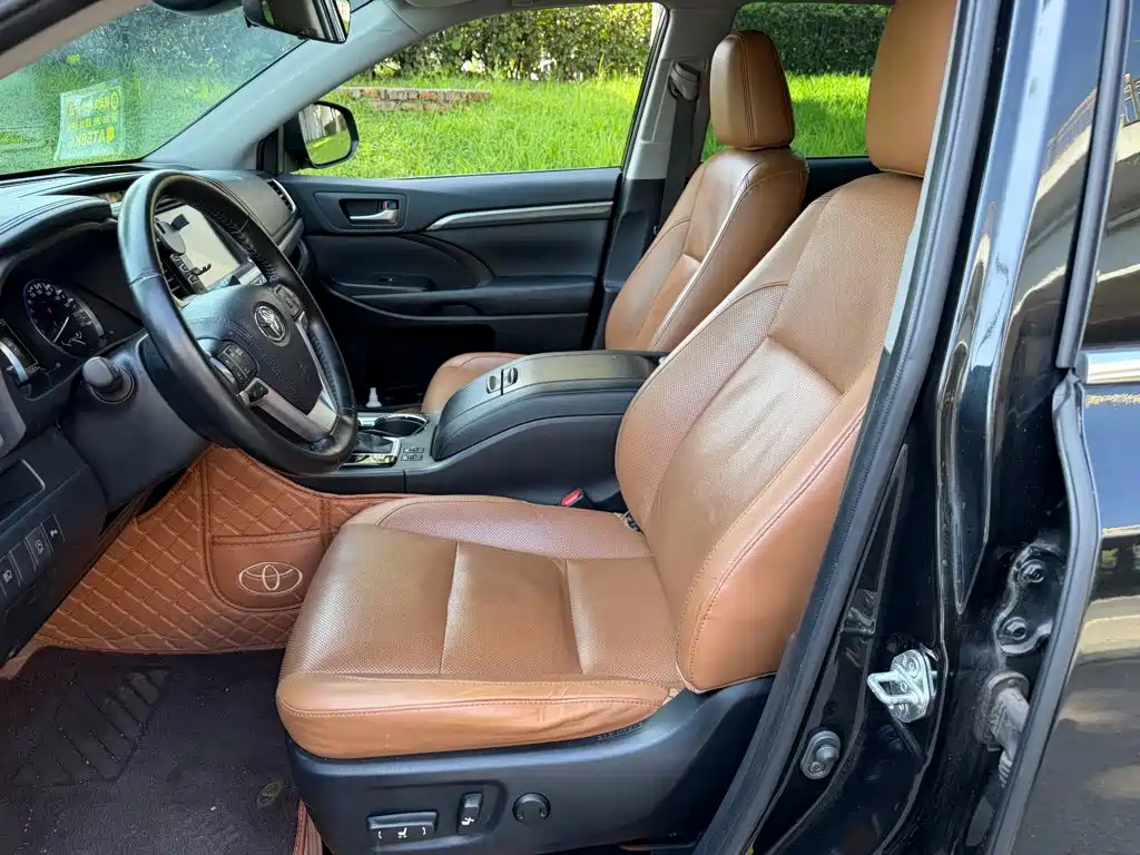 Фото 8 - Toyota Highlander