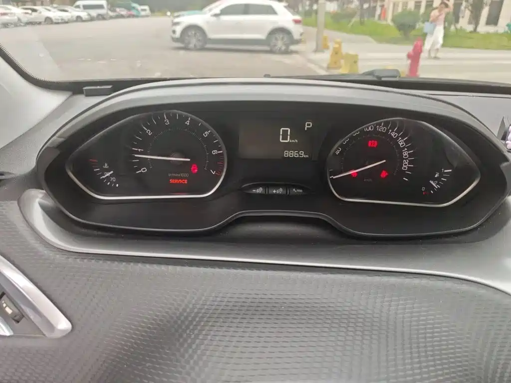 Фото 4 - Peugeot 2008