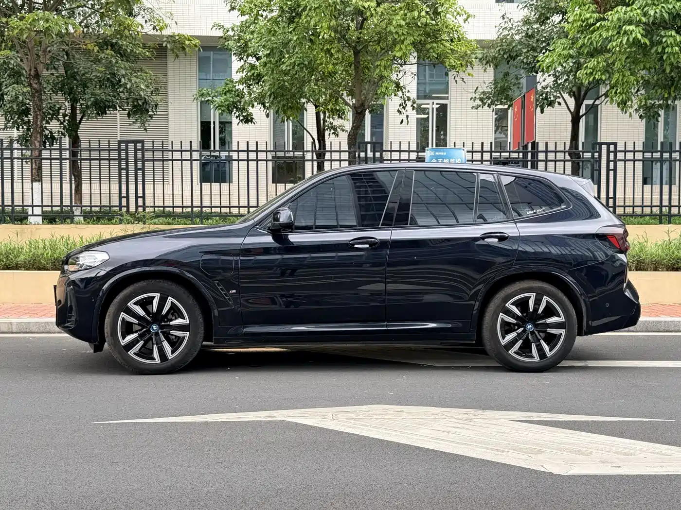BMW IX3