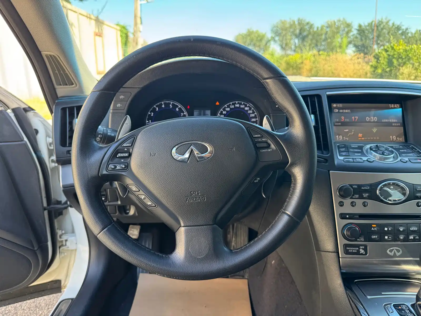 Photo 12 - Infiniti G Series