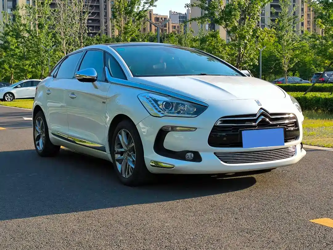 DS 5 2014 1.6T Luxury THP160 фото 3