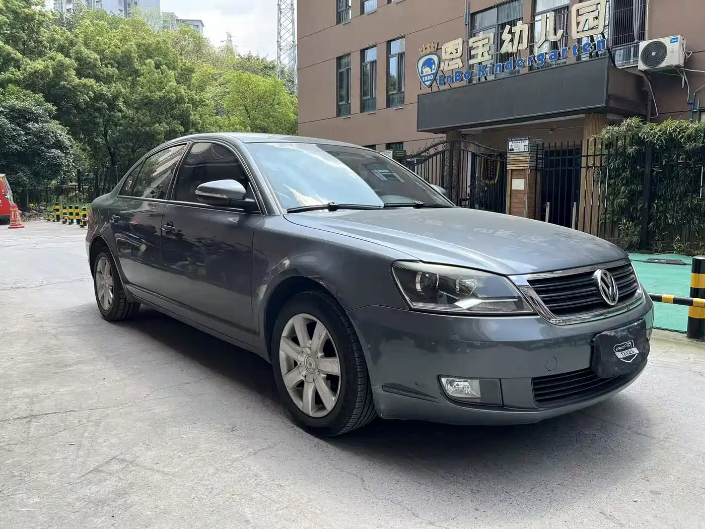Volkswagen Passat Lingyu 2009 2.0L MFI Automatic Premium фото 3