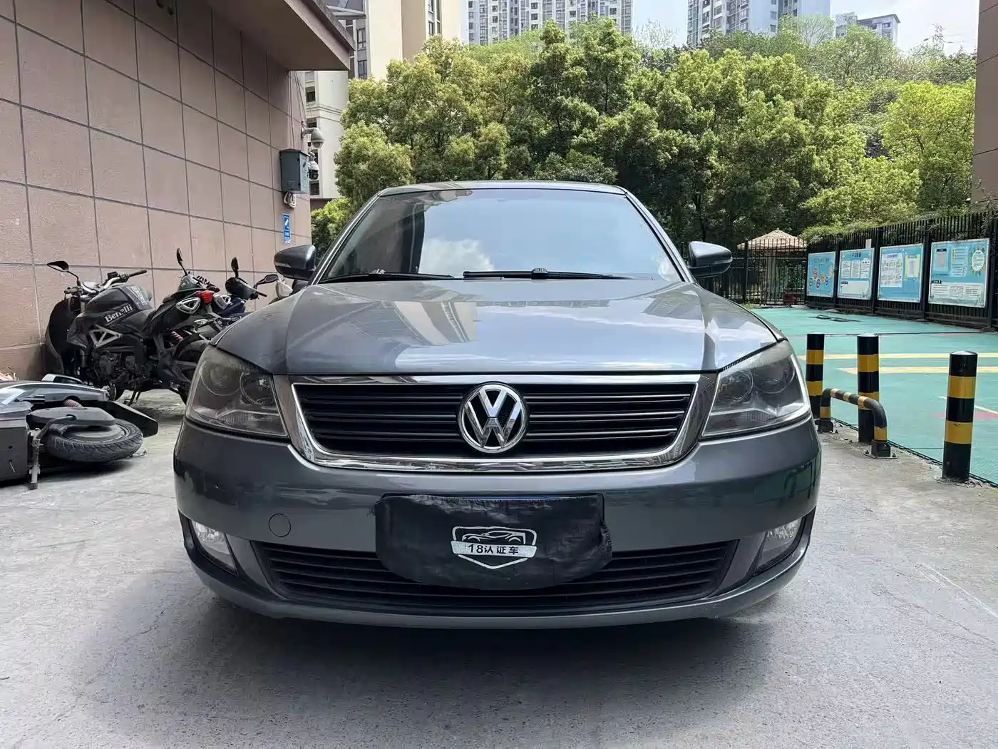 Volkswagen Passat Lingyu 2009 2.0L MFI Automatic Premium фото 2