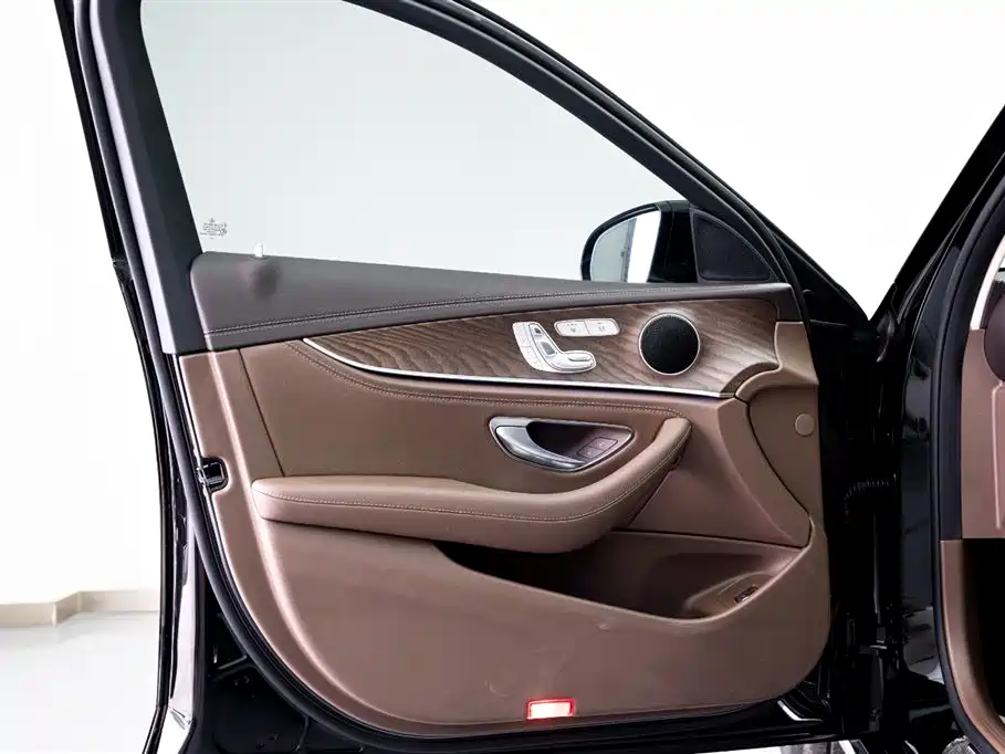Mercedes-Benz E-Class 2023 E 300 L Fashion фото 10