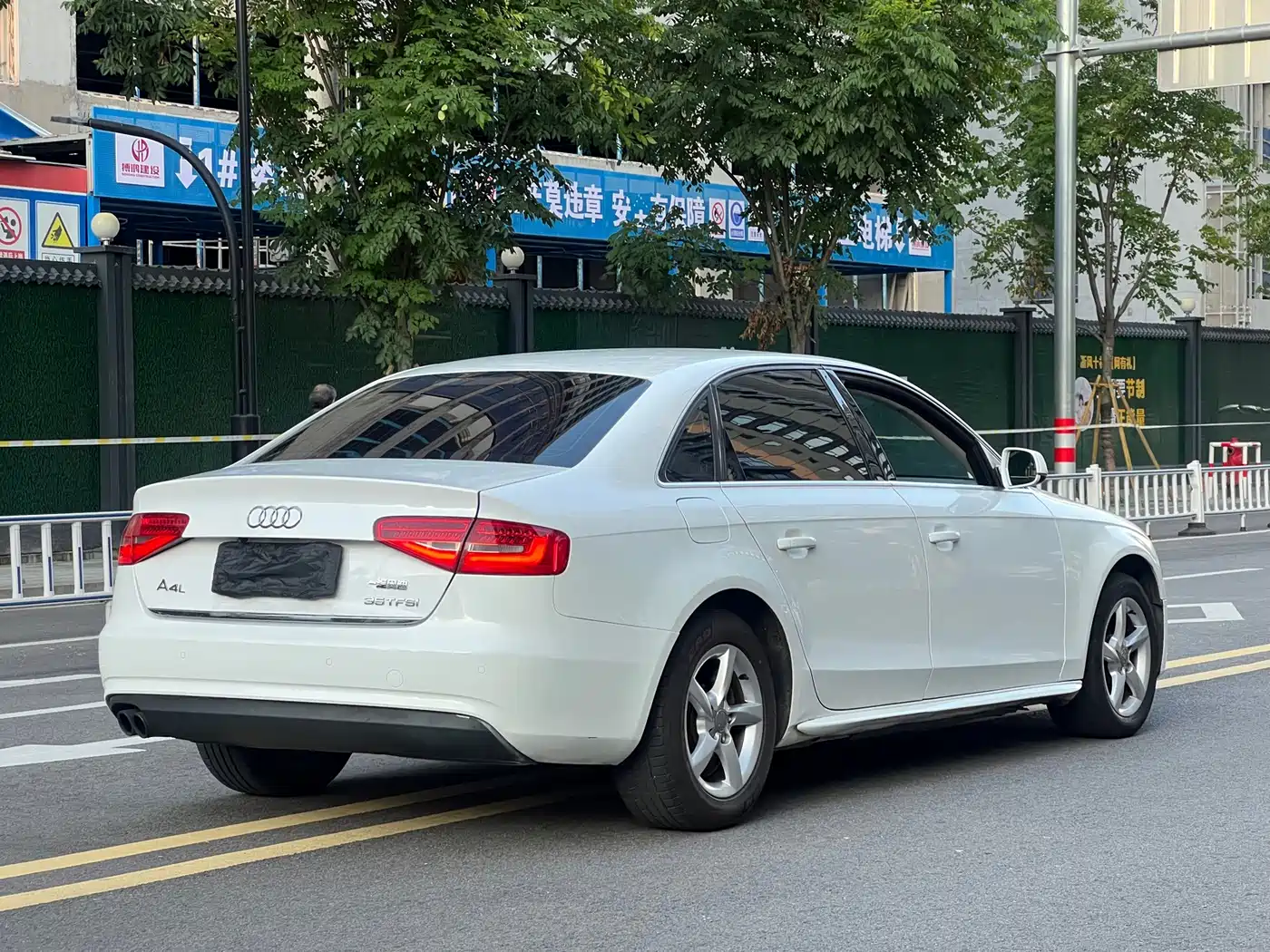Photo 7 - Audi A4L