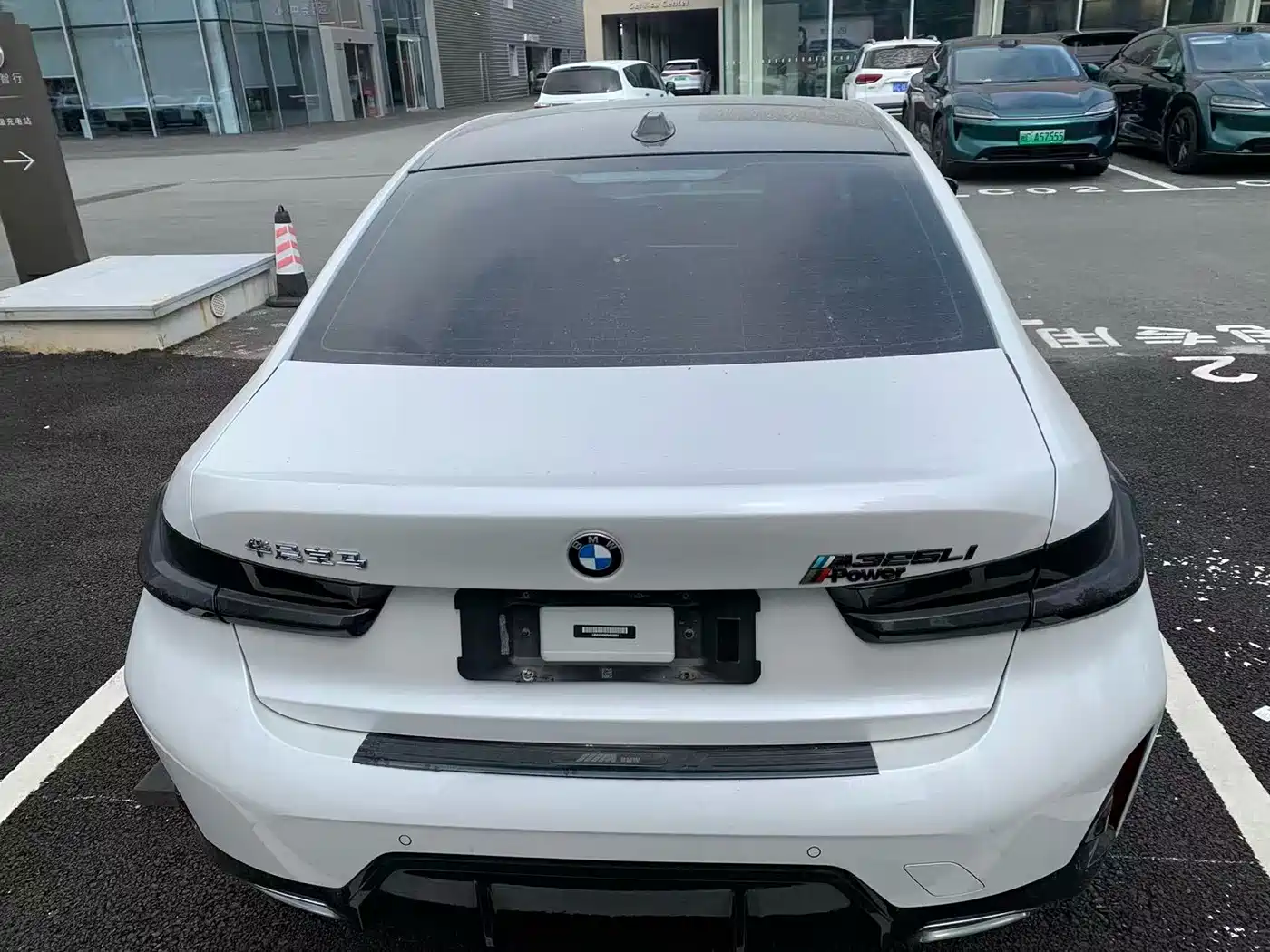 BMW 3 Series 2023 320Li M Sport Package фото 9