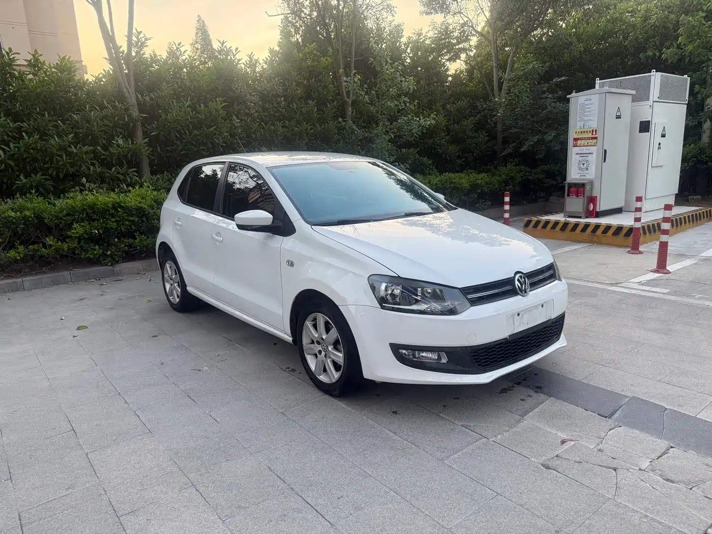 Volkswagen Polo 2013 1.4L Automatic Comfort Edition фото 3