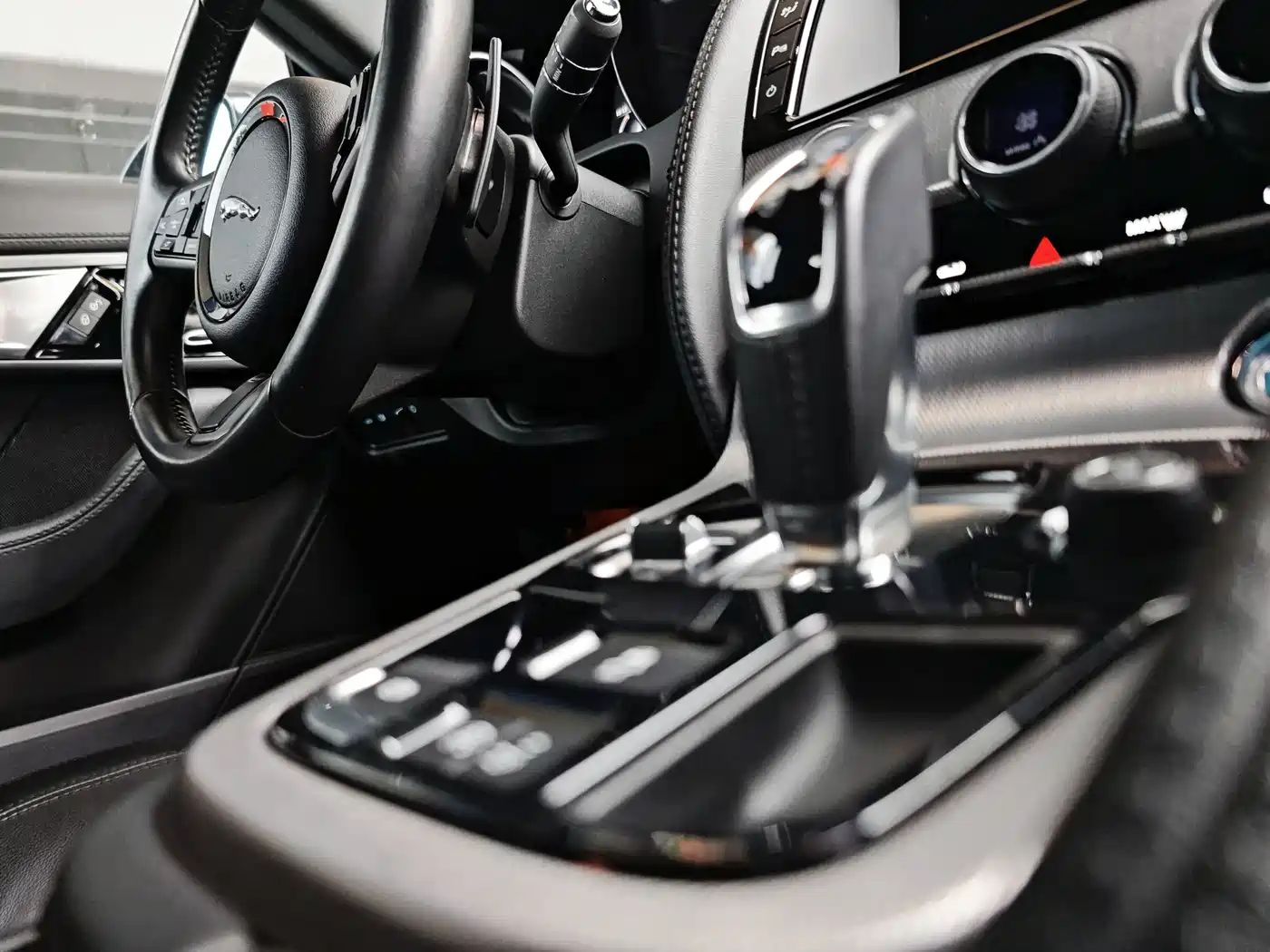 Jaguar F-TYPE 2016 3.0 SC Hardtop фото 11