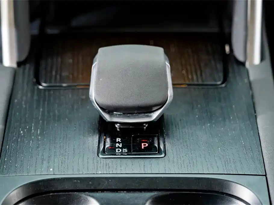 Land Rover Discovery Sport 2024 Luxury Custom Edition фото 15
