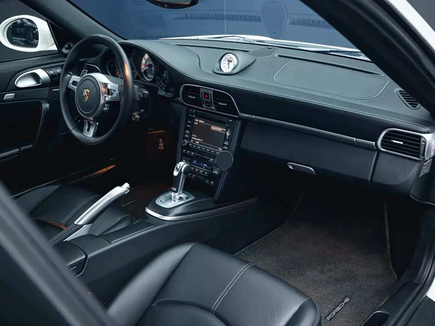 Porsche 911 2010 Turbo 3.8T фото 10