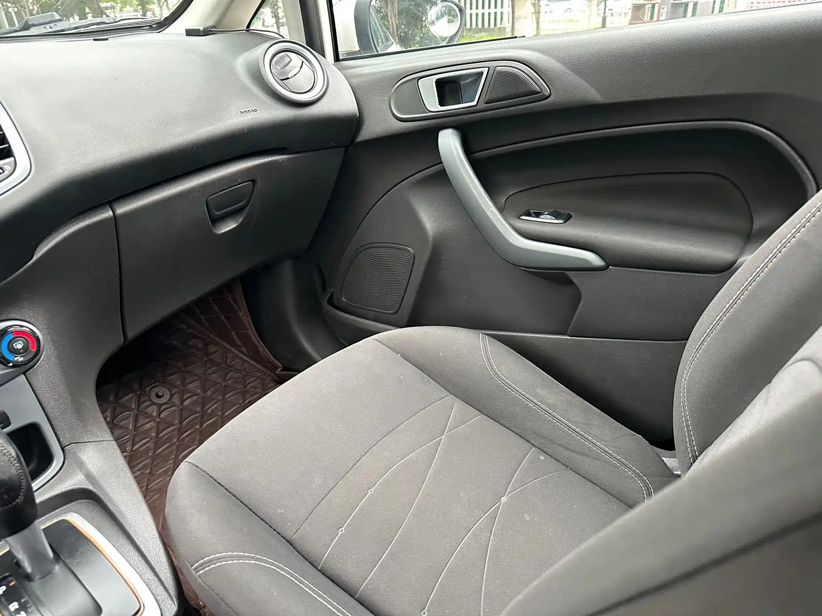Фото 9 - Ford Fiesta