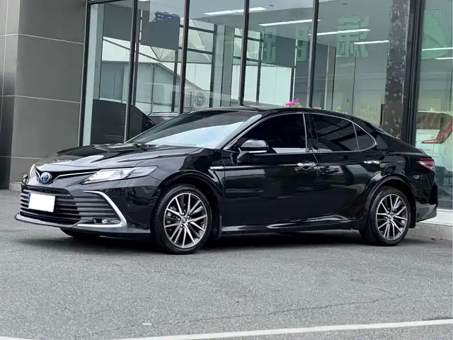 Toyota Camry 2.5G, Люкс