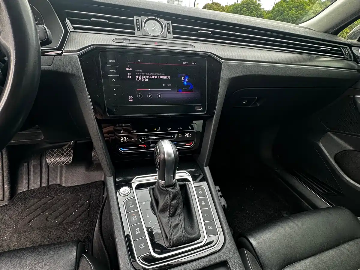 Volkswagen Magotan 2020 330TSI DSG Luxury фото 11