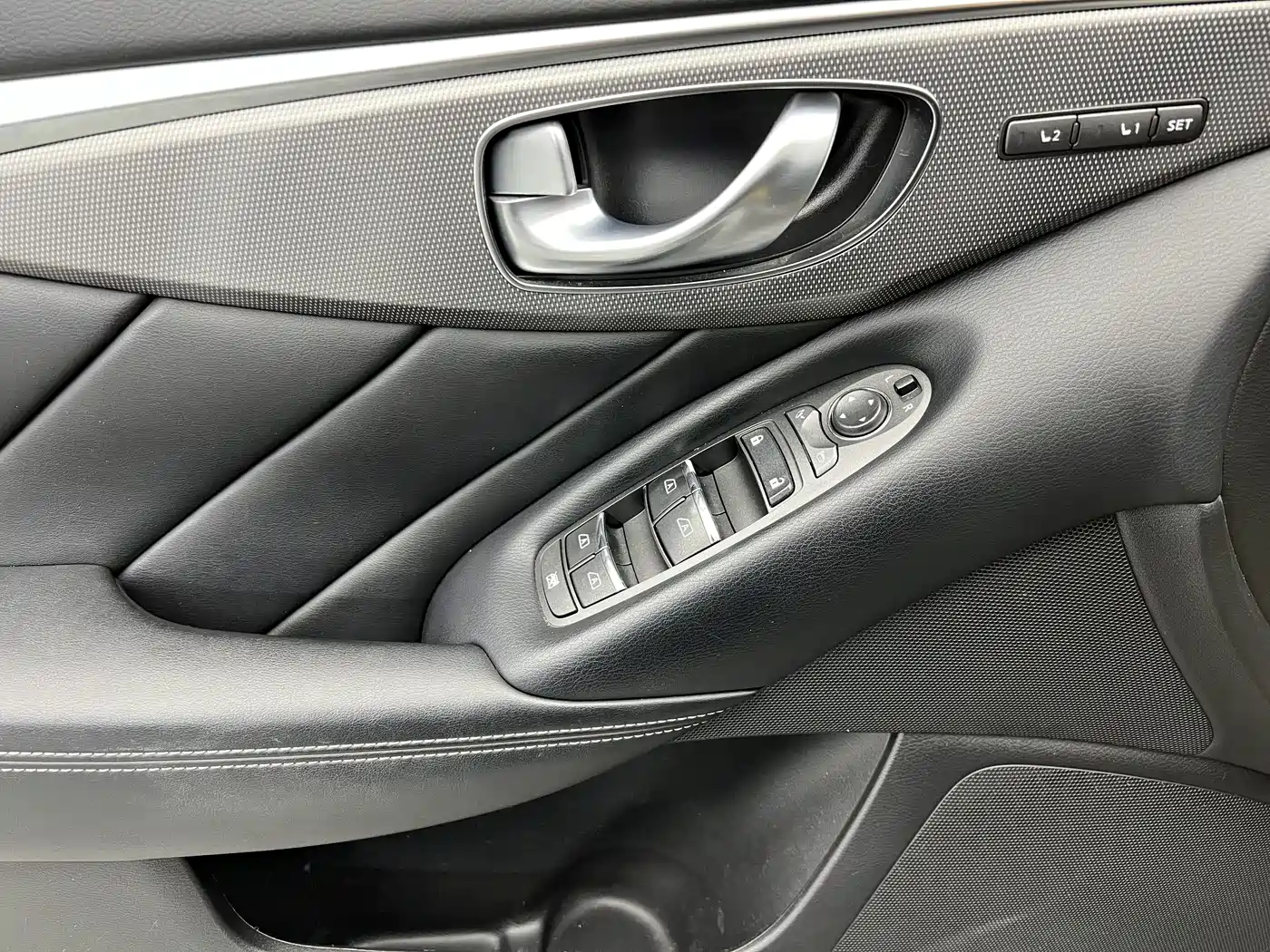 Infiniti Q50 2014 3.7L Comfort Edition фото 3