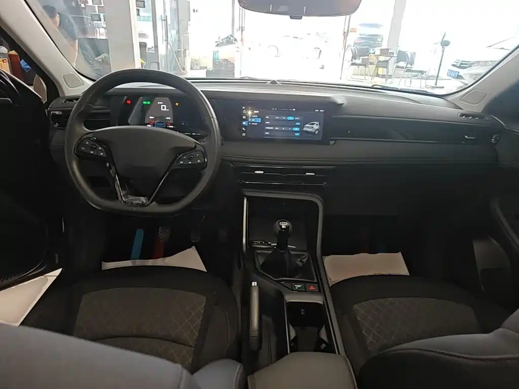 Roewe i5 2025 2026 1.5L Manual Comfort