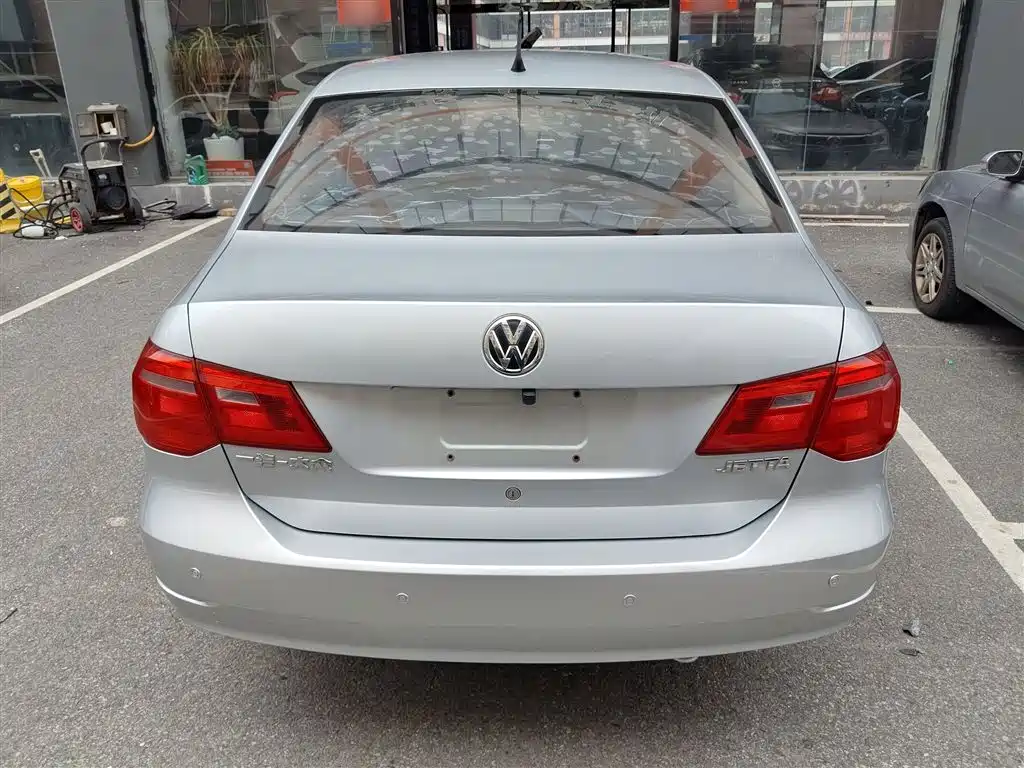 Volkswagen Jetta 2013 1.6L Automatic Fashion фото 4