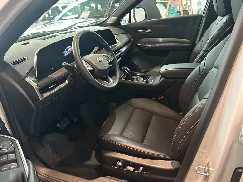 Cadillac XT4 2025 2024 28T 2WD Premium