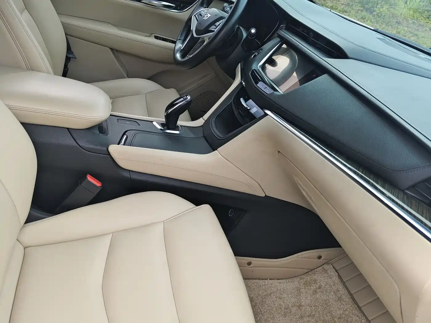 Photo 6 - Cadillac XT5