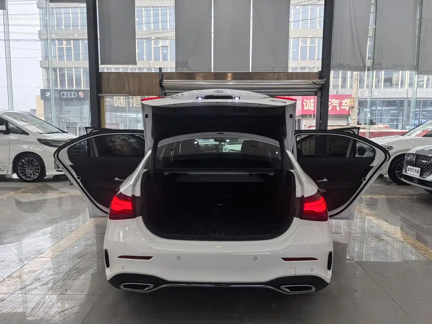 Mercedes-Benz A-Class 2024 A 200 L Fashion Edition фото 19