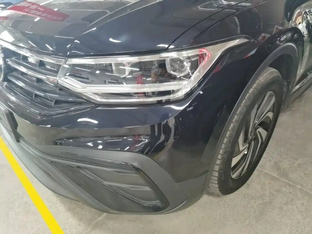 Фото 24 - Volkswagen Tiguan L