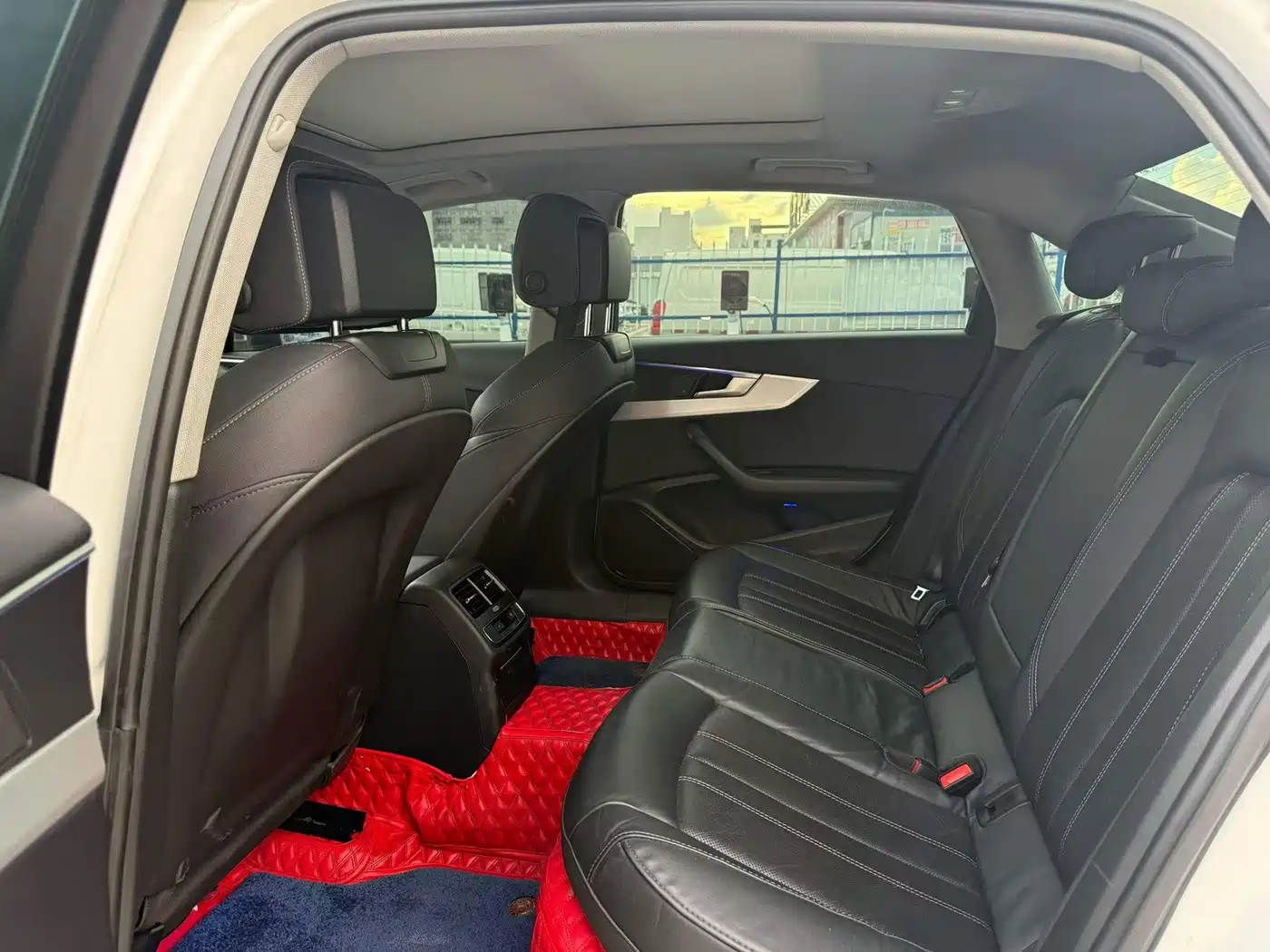 Photo 5 - Audi A4L
