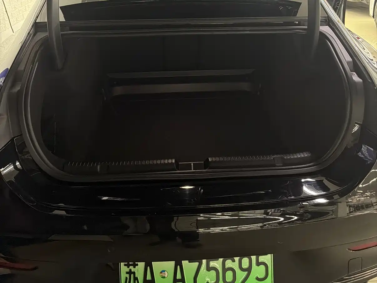 MERCEDES-BENZ EQE AMG