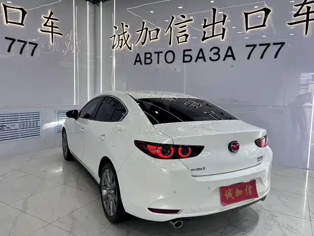 Mazda Mazda3 Axela 2021 2.0L Automatic Premium Edition — фото 4