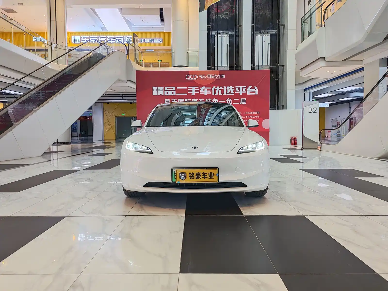 Фото 2 - Tesla Model 3