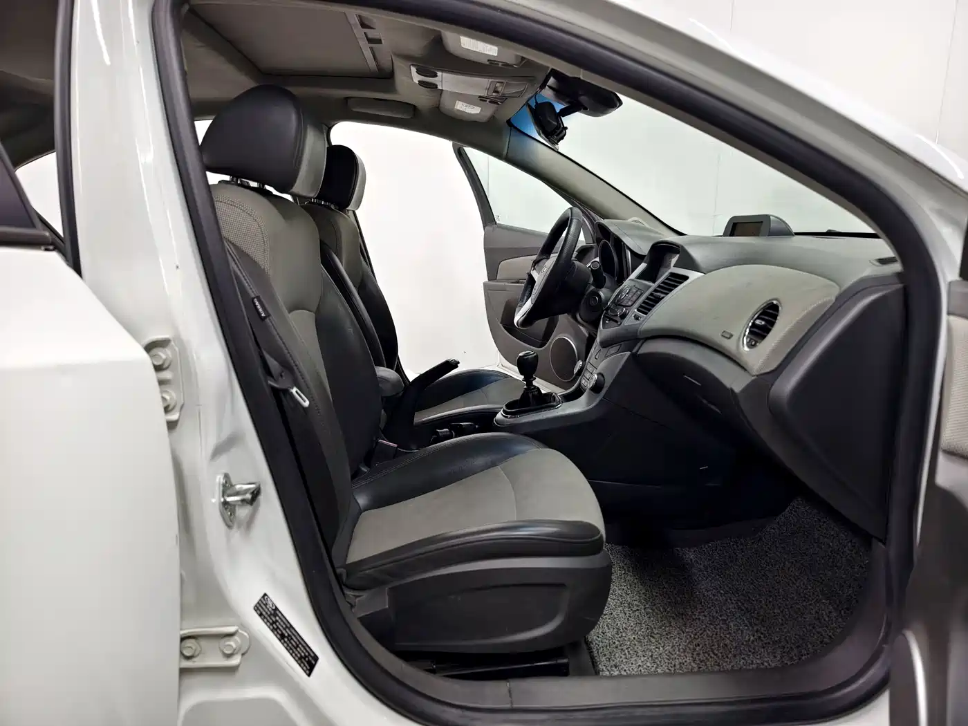 Chevrolet Cruze 2012 1.6L SE MT фото 14