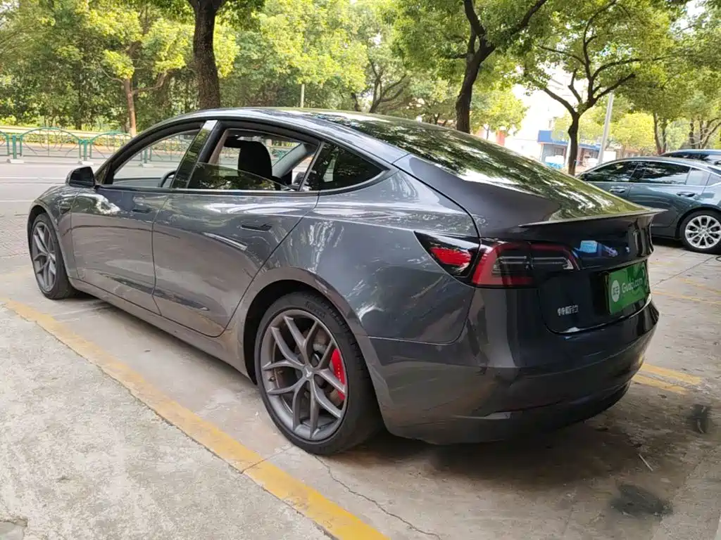 Фото 5 - Tesla Model 3