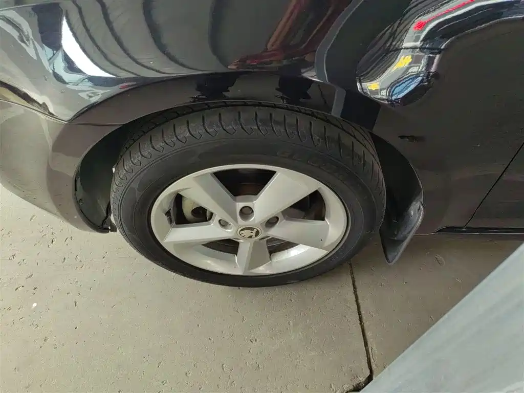 Škoda Octavia 2015 1.6L Automatic逸杰版 фото 25