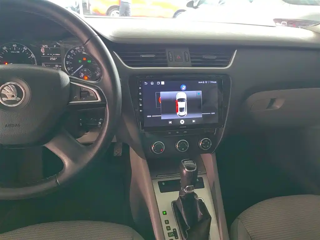 Škoda Octavia 2015 1.6L Automatic逸杰版 фото 9