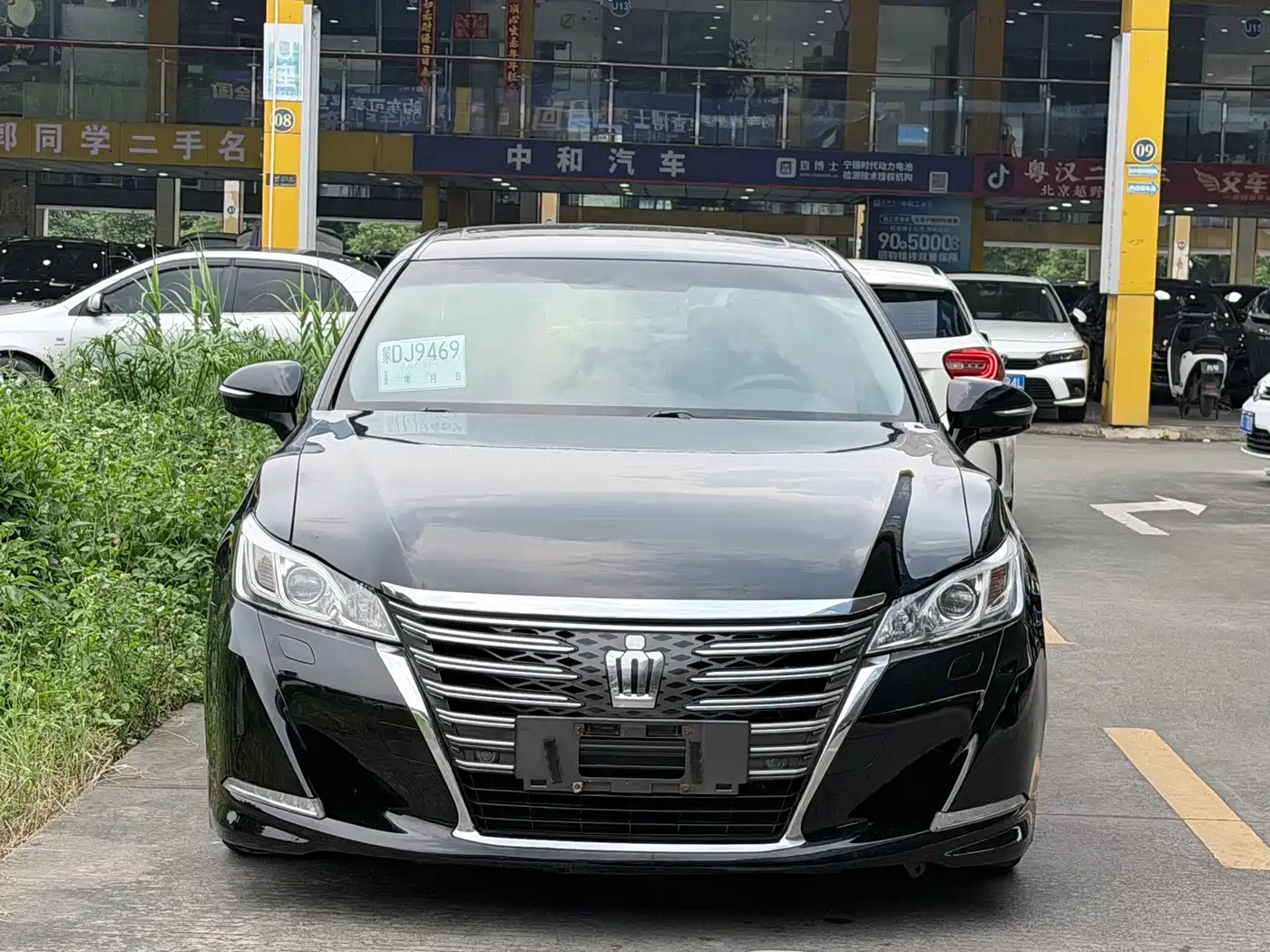 Фото 2 - Toyota Crown