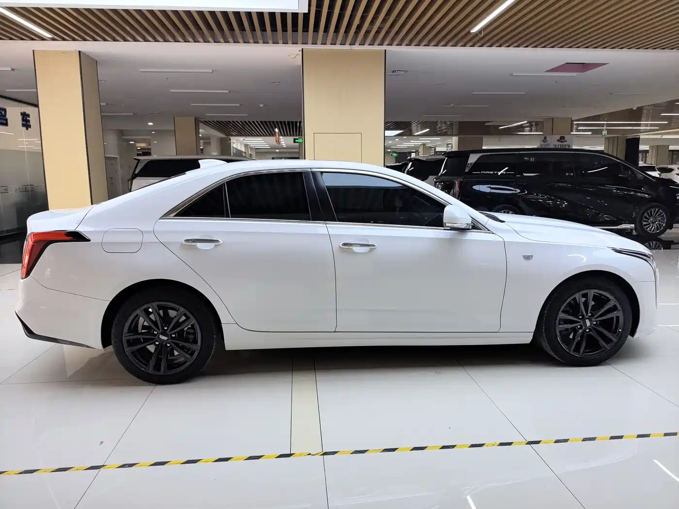 CADILLAC CT4