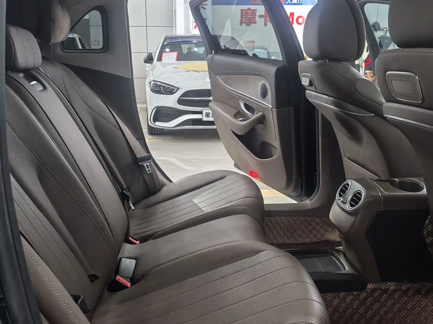 Mercedes-Benz E-Class 2020 E 300 L Fashion фото 13