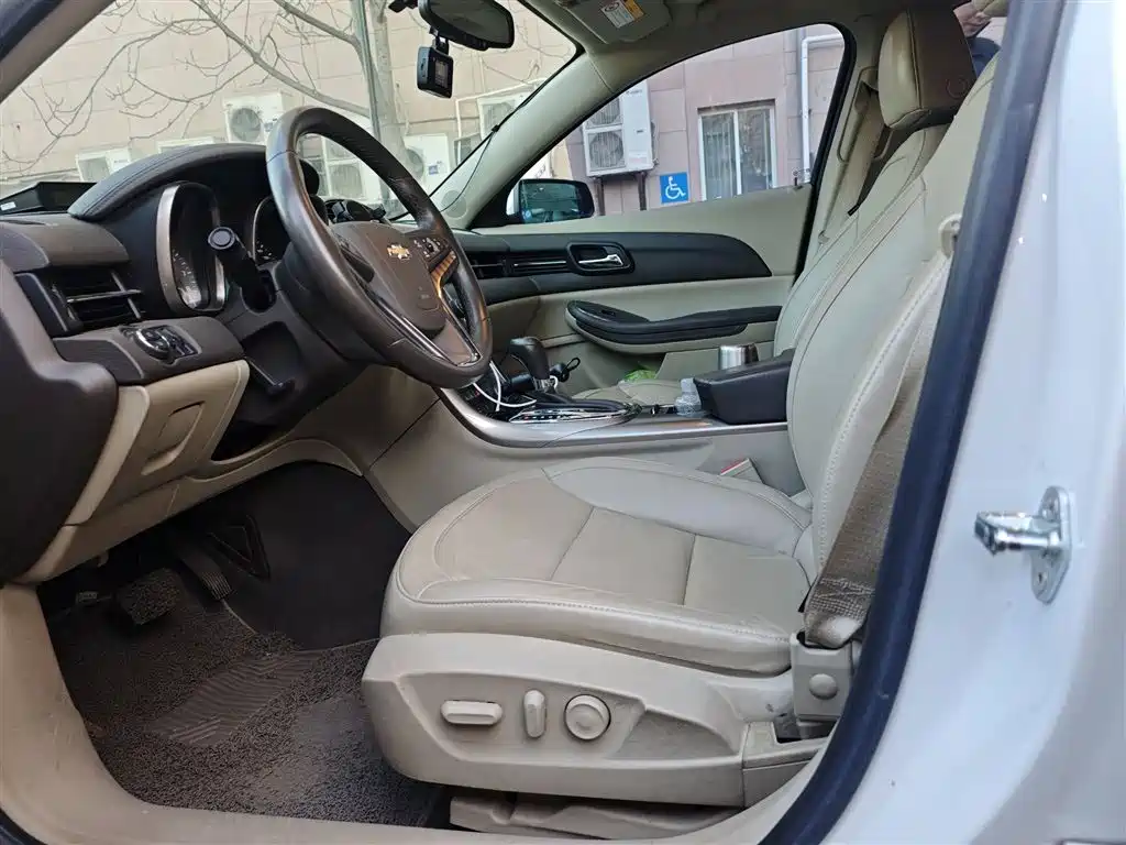 Chevrolet Malibu 2013 2.4L Automatic Luxury Edition фото 8