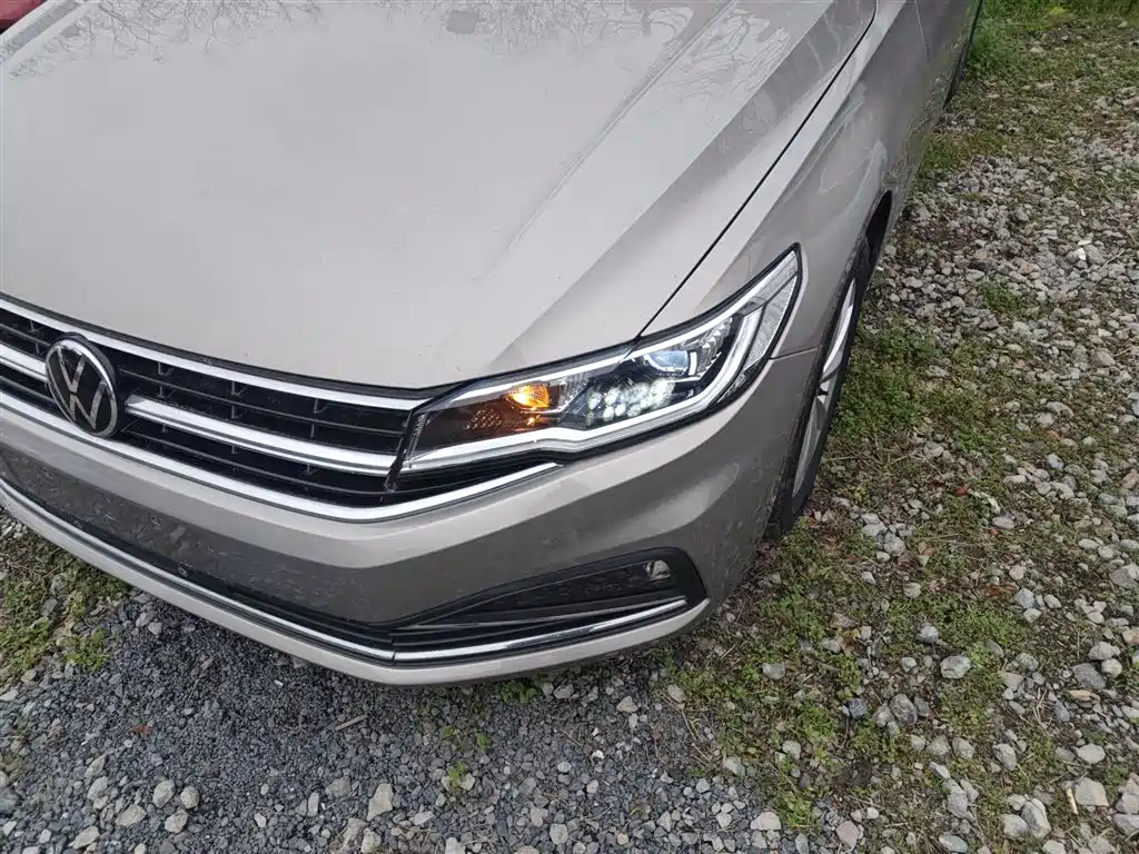 VOLKSWAGEN BORA