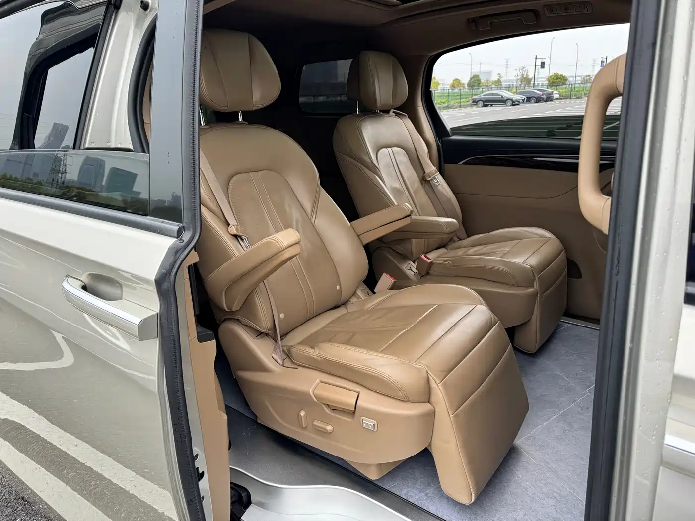 Buick GL8 2018 ES 28T Luxury Type China VI фото 10