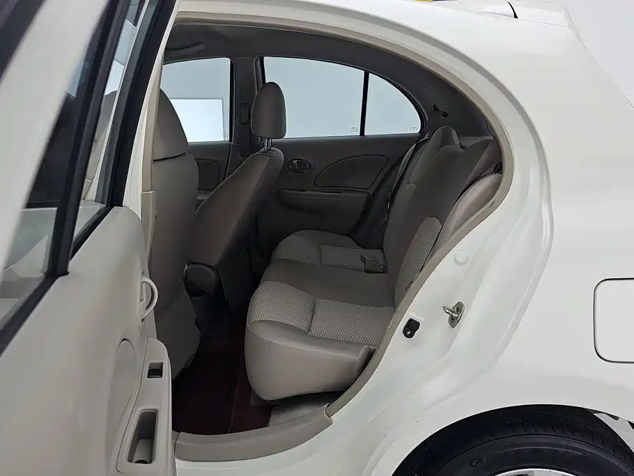 Nissan March 2014 2010 1.5L Manual Easy-Shine Edition