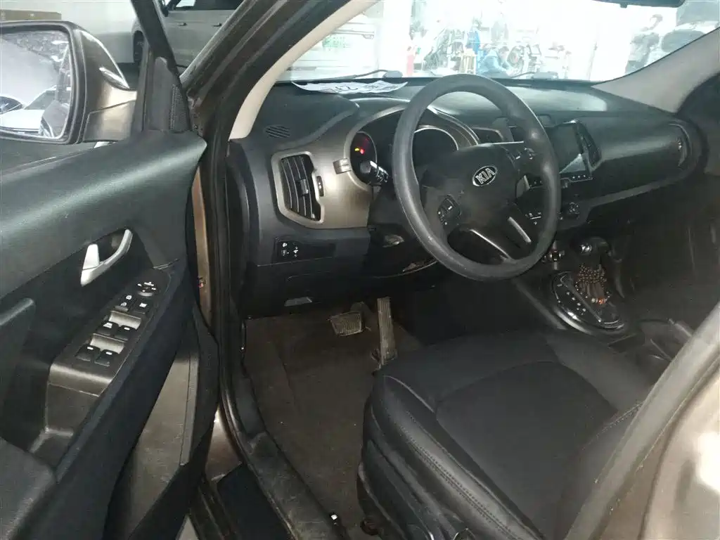 Kia Sportage 2016 2.0L Automatic 2WD GL фото 16