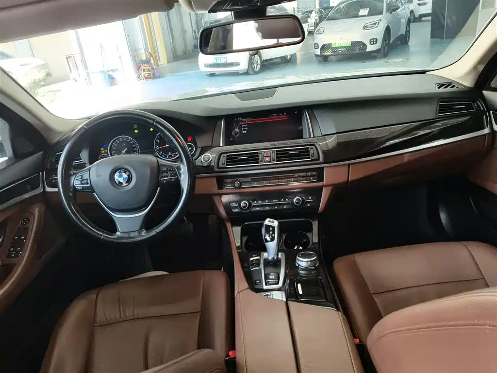 BMW 5 Series 2017 528Li Leading Edition фото 6