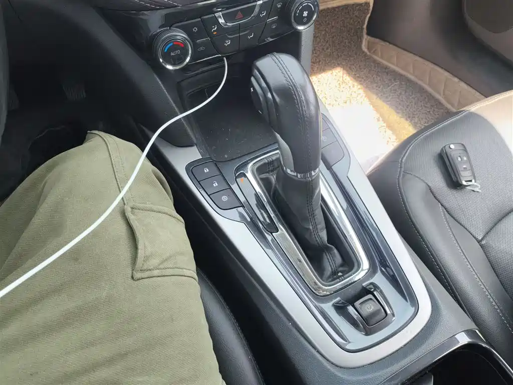 Chevrolet Malibu 2017 1.5T Automatic Luxury Edition фото 10