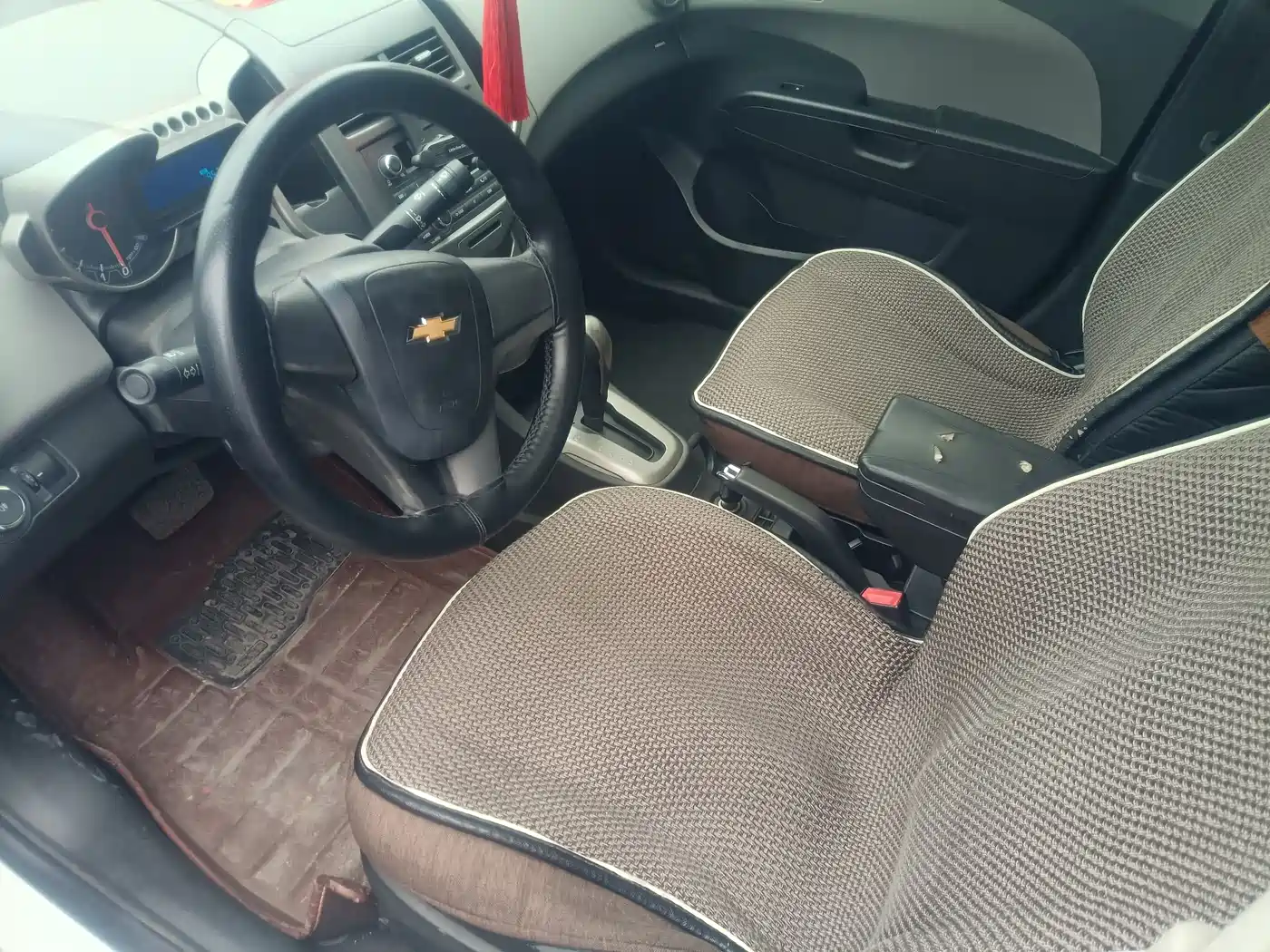 Chevrolet Aveo 2013 Sedan 1.4L AT Sunroof Edition фото 10