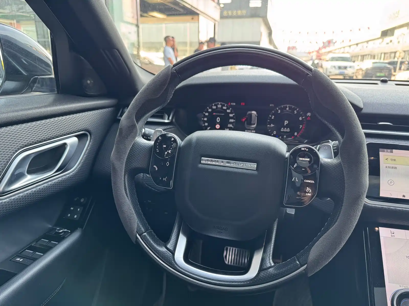 Фото 15 - Land Rover Range Rover Velar
