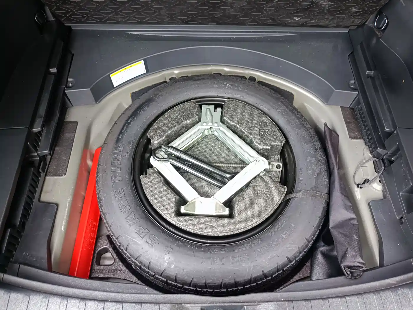 Toyota Wildlander 2020 Dual Engine 2.5L E-CVT FWD Luxury фото 31