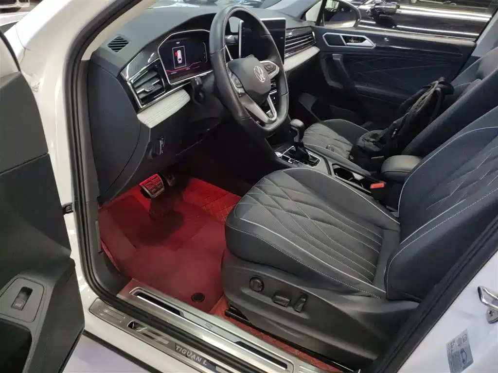 Volkswagen Tiguan L 2024 330TSI Automatic 2WD R-Line Premium Enjoyment Edition фото 12